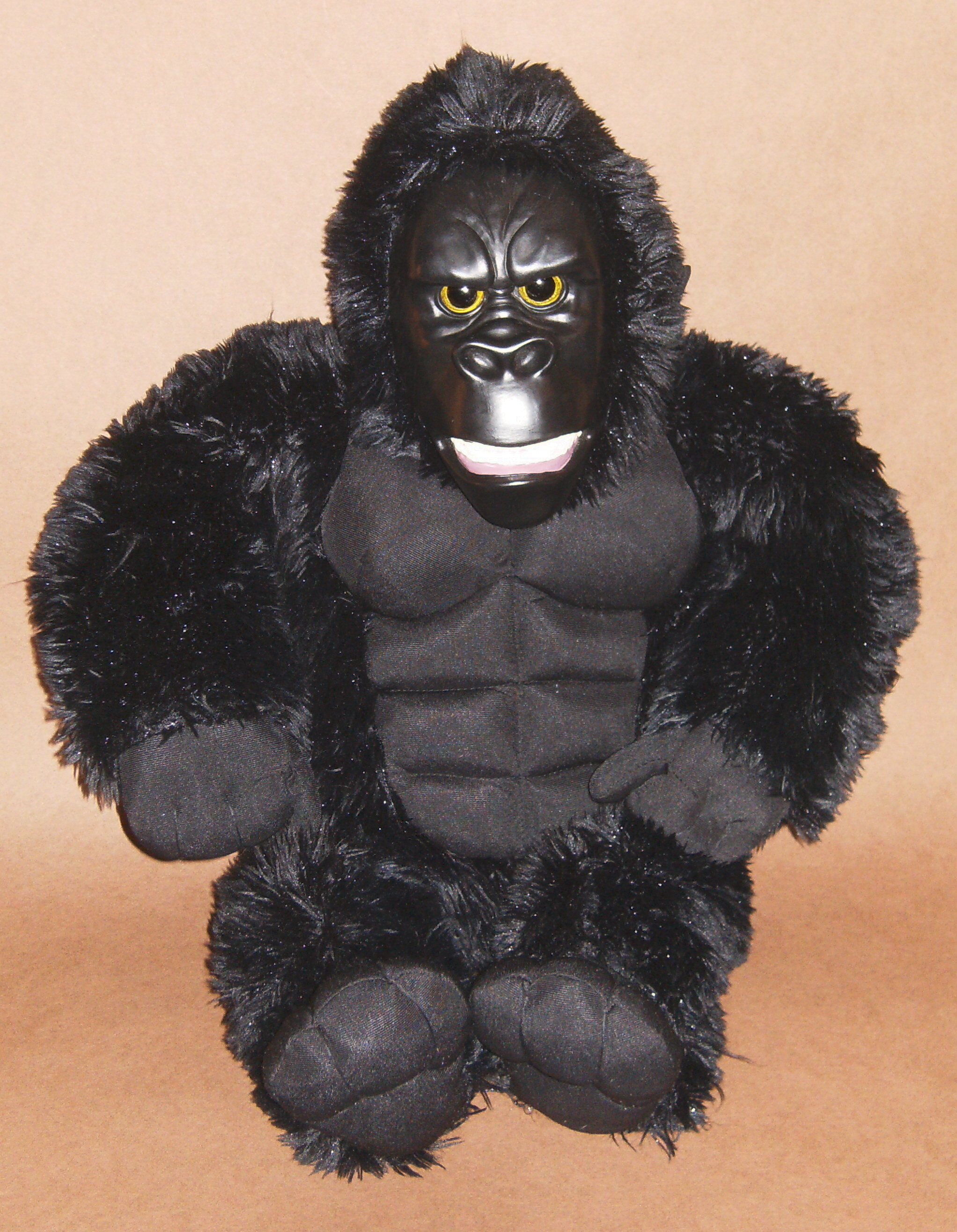 This-24-inch-tall-King-Kong-plush-doll-was-released-by-X-one-X-Archive-Inc.-Beverly-Hills-Teddy-Bear-Co.-in-2…  | Fotos de king kong, King kong, Juguetes de godzilla