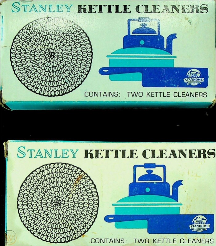 Una caja de dos limpiadores de teteras de Stanley Home Products que se asemeja a una bola de lana de acero